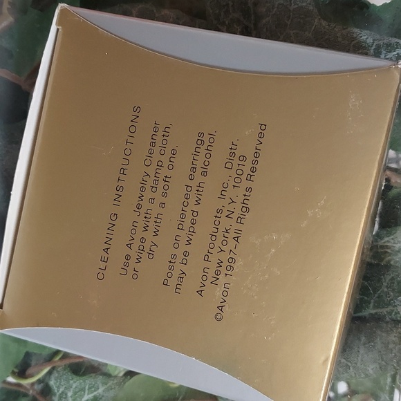 Avon Engraved Goldtone Bangle 1997 - Picture 7 of 8